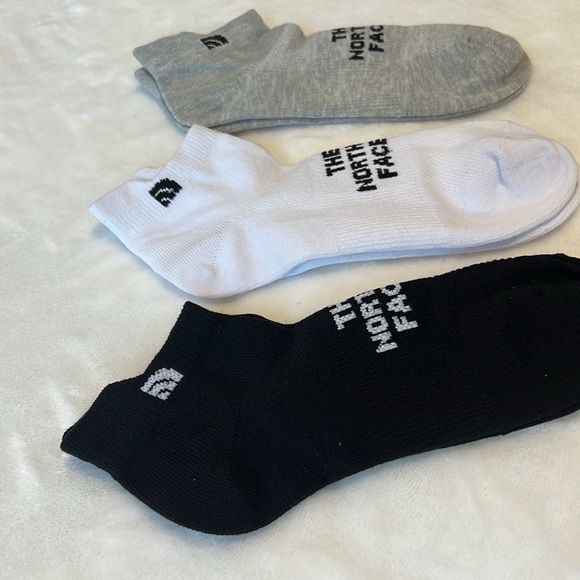 The North Face BRAND NEW 3 PAIRS of unisex Socks grey white black - Picture 6 of 6